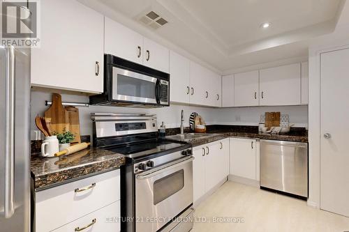 2308 - 2045 Lakeshore Boulevard W, Toronto (Mimico), ON - Indoor Photo Showing Kitchen