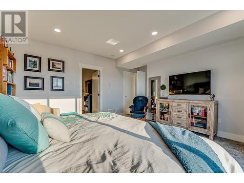 6722 Blackcomb Way, Vernon, BC - Indoor Photo Showing Bedroom