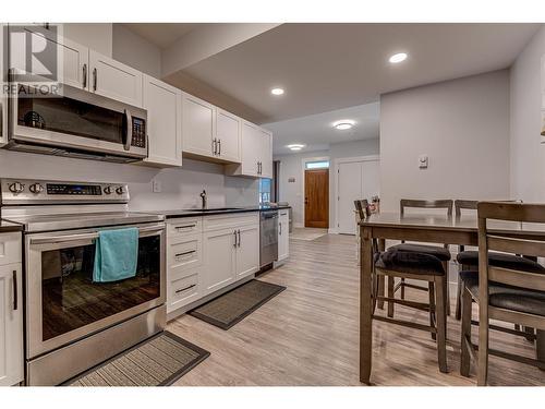 6722 Blackcomb Way, Vernon, BC - Indoor Photo Showing Kitchen