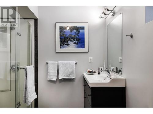 2178 Shannon Way, West Kelowna, BC - Indoor Photo Showing Bathroom