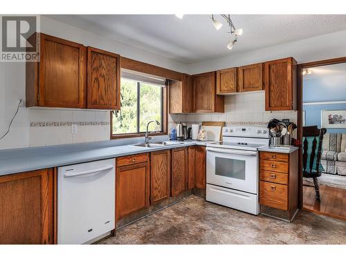 2178 Shannon Way, West Kelowna, BC - Indoor Photo Showing Kitchen With Double Sink