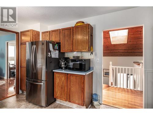 2178 Shannon Way, West Kelowna, BC - Indoor Photo Showing Kitchen