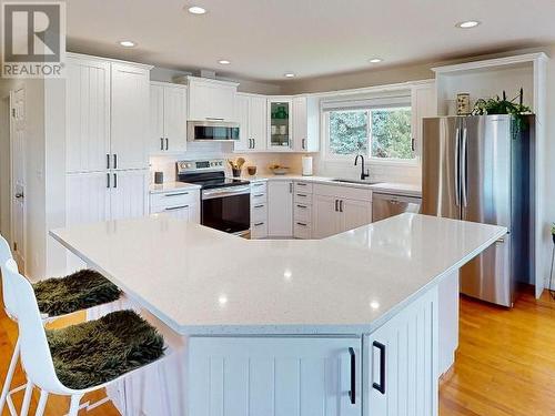 3824 Selkirk Ave, Powell River, BC - Indoor Photo Showing Kitchen With Upgraded Kitchen