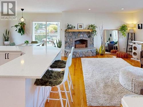 3824 Selkirk Ave, Powell River, BC - Indoor Photo Showing Living Room With Fireplace