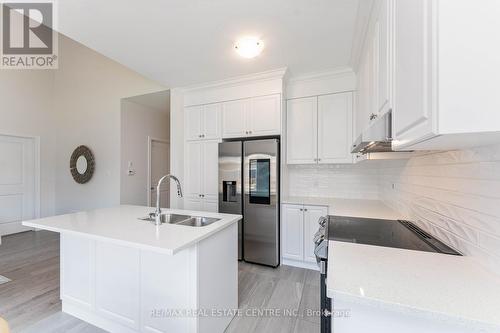 4 Clermiston Crescent, Brampton (Sandringham-Wellington), ON - Indoor Photo Showing Kitchen With Double Sink