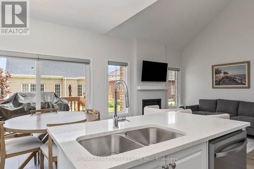 4 Clermiston Crescent, Brampton (Sandringham-Wellington), ON - Indoor Photo Showing Kitchen With Double Sink