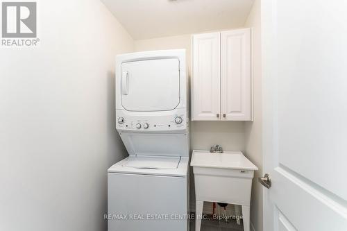 4 Clermiston Crescent, Brampton (Sandringham-Wellington), ON - Indoor Photo Showing Laundry Room