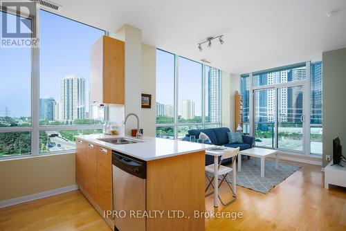 606 - 3391 Bloor Street W, Toronto (Islington-City Centre West), ON - Indoor Photo Showing Kitchen With Double Sink