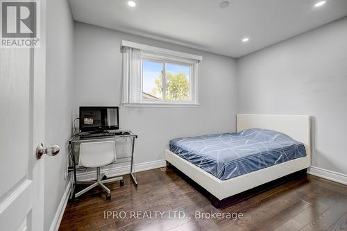 12 Charing Drive, Mississauga (Streetsville), ON - Indoor Photo Showing Bedroom