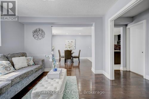 12 Charing Drive, Mississauga (Streetsville), ON - Indoor Photo Showing Living Room