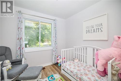 8 Wiltshire Boulevard, Welland, ON - Indoor Photo Showing Bedroom