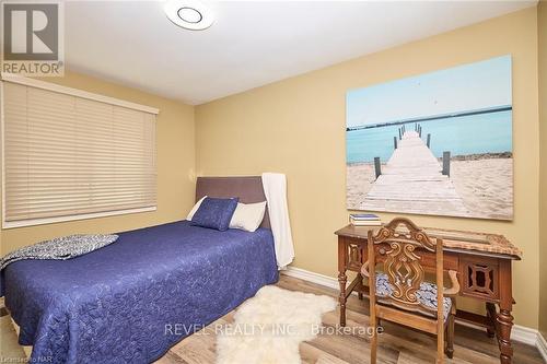 8 Wiltshire Boulevard, Welland, ON - Indoor Photo Showing Bedroom