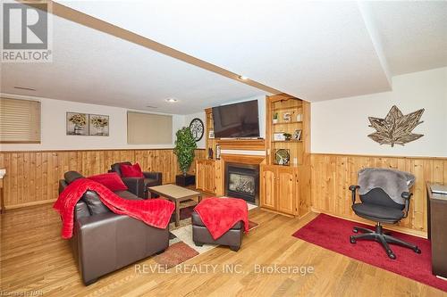 8 Wiltshire Boulevard, Welland, ON - Indoor With Fireplace