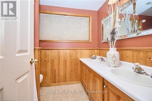 8 Wiltshire Boulevard, Welland, ON - Indoor Photo Showing Bathroom