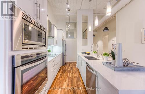 325 - 112 Benton Street, Kitchener, ON - Indoor Photo Showing Kitchen With Double Sink With Upgraded Kitchen