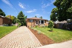 607 7th Avenue  Hamilton, ON L8V 1Y6