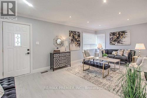 254 Andrew Street, Newmarket (Central Newmarket), ON - Indoor Photo Showing Living Room