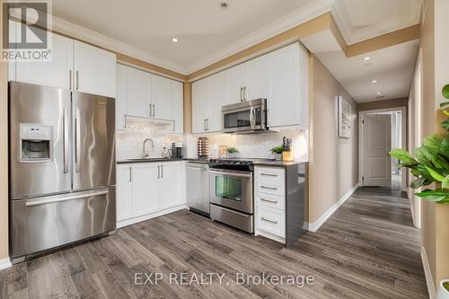 310 - 3563 Lake Shore Boulevard W, Toronto (Long Branch), ON - Indoor Photo Showing Kitchen With Upgraded Kitchen