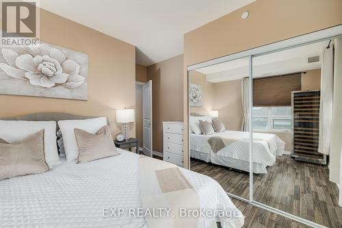 310 - 3563 Lake Shore Boulevard W, Toronto (Long Branch), ON - Indoor Photo Showing Bedroom