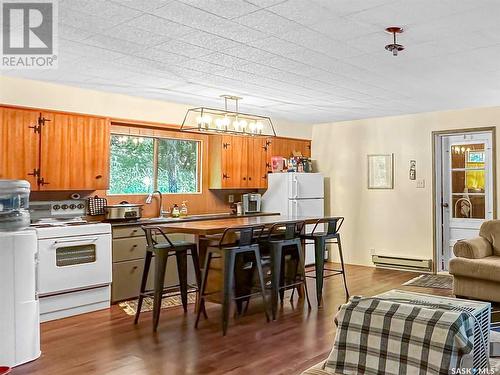 35-37 Alice Crescent, Buffalo Pound Lake, SK - Indoor Photo Showing Kitchen