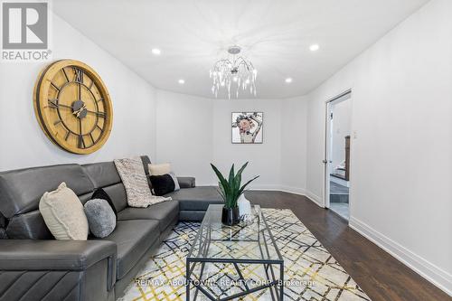 1204 Potters Wheel Crescent, Oakville (Glen Abbey), ON - Indoor Photo Showing Living Room