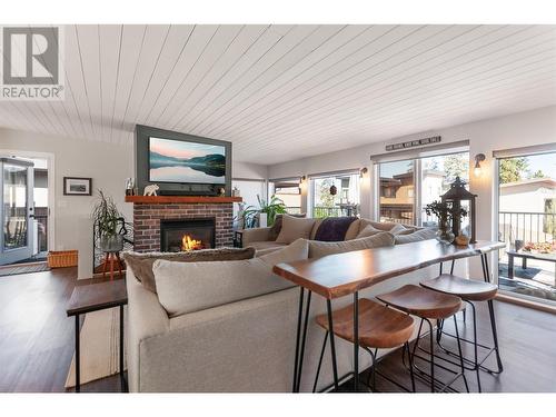 497 Vancouver Avenue, Penticton, BC - Indoor Photo Showing Living Room With Fireplace