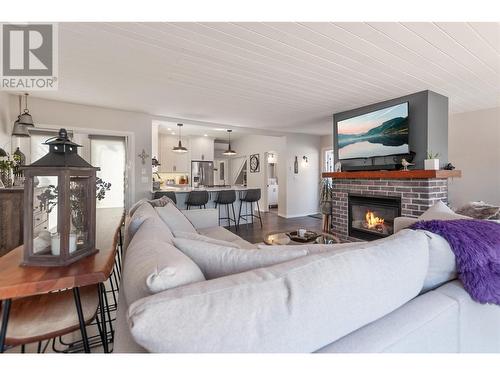 497 Vancouver Avenue, Penticton, BC - Indoor Photo Showing Living Room With Fireplace