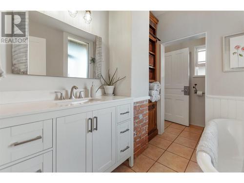 497 Vancouver Avenue, Penticton, BC - Indoor Photo Showing Bathroom