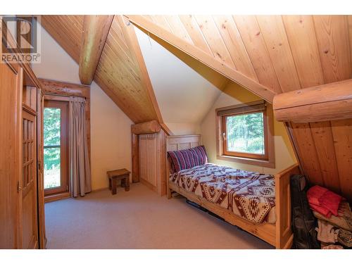 592 Bear Valley Road, Lumby, BC - Indoor Photo Showing Bedroom