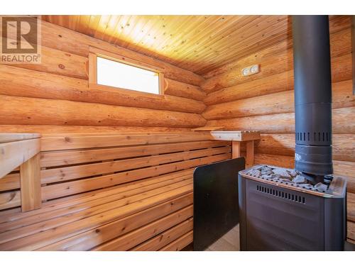 592 Bear Valley Road, Lumby, BC - Indoor Photo Showing Other Room