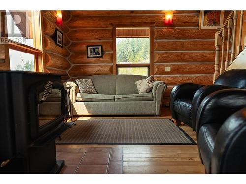 592 Bear Valley Road, Lumby, BC - Indoor