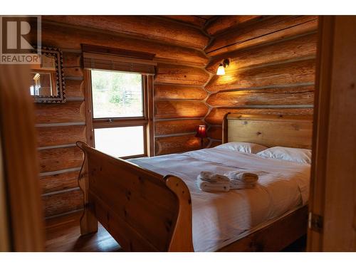 592 Bear Valley Road, Lumby, BC - Indoor Photo Showing Bedroom