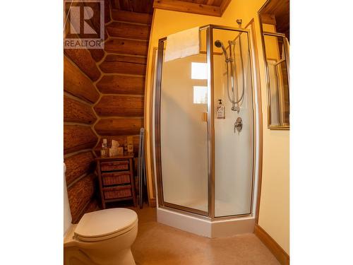 592 Bear Valley Road, Lumby, BC - Indoor Photo Showing Bathroom