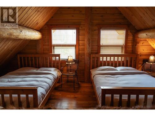 592 Bear Valley Road, Lumby, BC - Indoor Photo Showing Bedroom