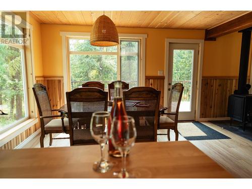 592 Bear Valley Road, Lumby, BC - Indoor Photo Showing Dining Room