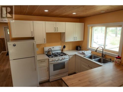 592 Bear Valley Road, Lumby, BC - Indoor Photo Showing Kitchen With Double Sink