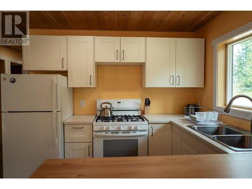 592 Bear Valley Road, Lumby, BC - Indoor Photo Showing Kitchen With Double Sink