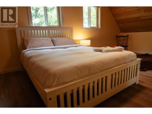 592 Bear Valley Road, Lumby, BC - Indoor Photo Showing Bedroom