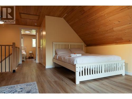 592 Bear Valley Road, Lumby, BC - Indoor Photo Showing Bedroom