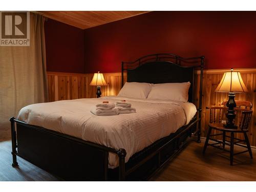 592 Bear Valley Road, Lumby, BC - Indoor Photo Showing Bedroom