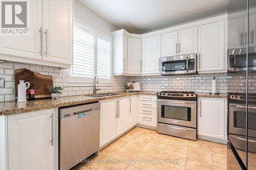 3234 Sharp Road, Burlington (Alton), ON - Indoor Photo Showing Kitchen With Double Sink With Upgraded Kitchen