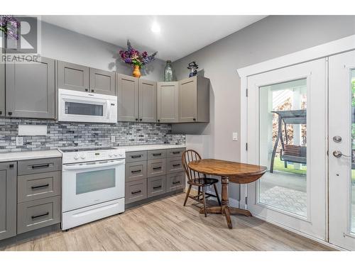 574 Gowen Place, Kelowna, BC - Indoor Photo Showing Kitchen With Upgraded Kitchen