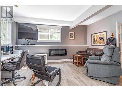 574 Gowen Place, Kelowna, BC - Indoor With Fireplace