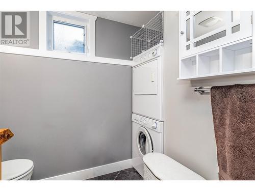 574 Gowen Place, Kelowna, BC - Indoor Photo Showing Laundry Room