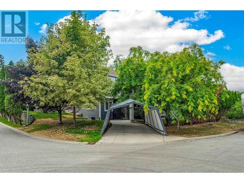 574 Gowen Place, Kelowna, BC - Outdoor