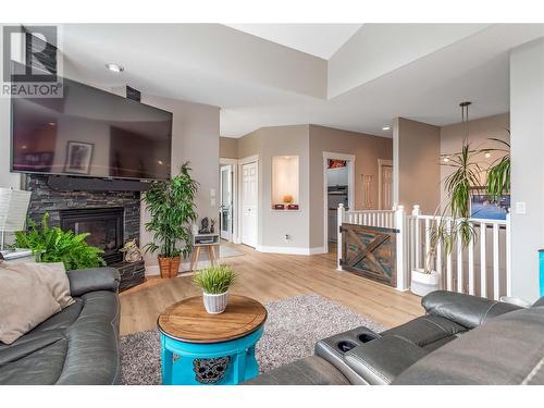 574 Gowen Place, Kelowna, BC - Indoor Photo Showing Living Room With Fireplace