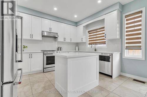 16 Archway Trail, Brampton (Toronto Gore Rural Estate), ON - Indoor Photo Showing Kitchen With Stainless Steel Kitchen