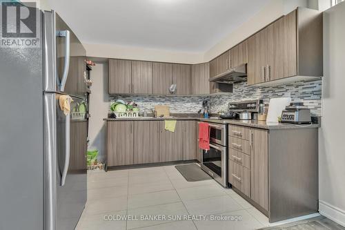 16 Archway Trail, Brampton (Toronto Gore Rural Estate), ON - Indoor Photo Showing Kitchen