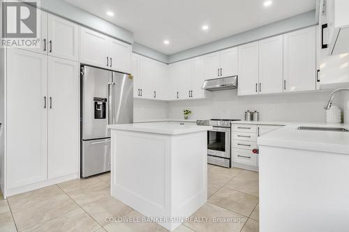 16 Archway Trail, Brampton (Toronto Gore Rural Estate), ON - Indoor Photo Showing Kitchen With Stainless Steel Kitchen