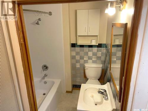 597 Broadway Street W, Fort Qu'Appelle, SK - Indoor Photo Showing Bathroom